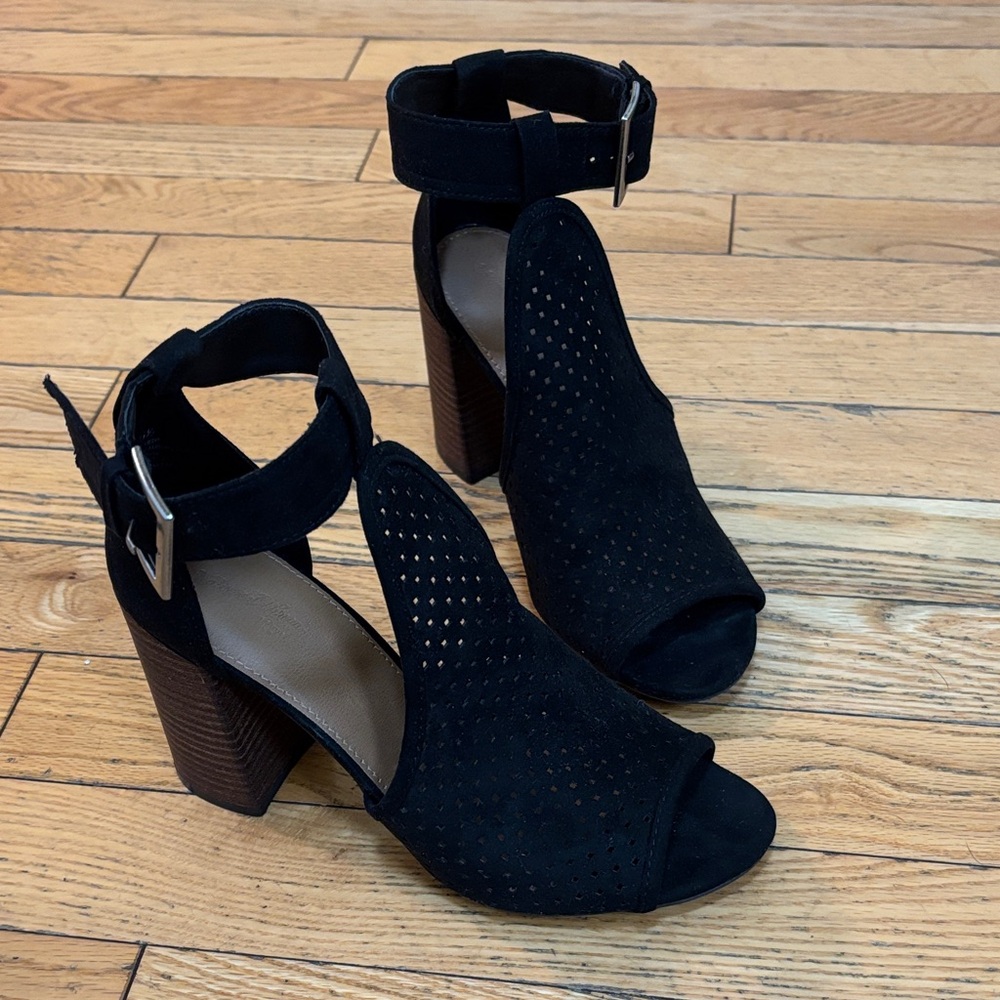 Universal Thread Hannah Black Microsuede Block Heel Peep-Toe Pumps